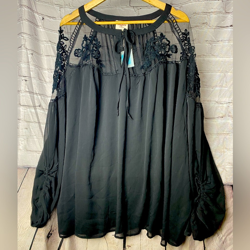 *NWT* Hayden lace black blouse, size 2x/3x
